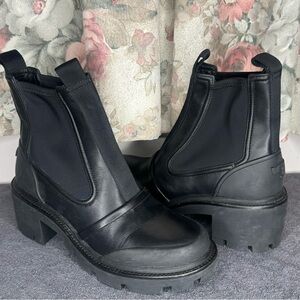 TORY BURCH CHELSEA BOOTS LUG
ANKLE BLACK LEATHER SIZE 8